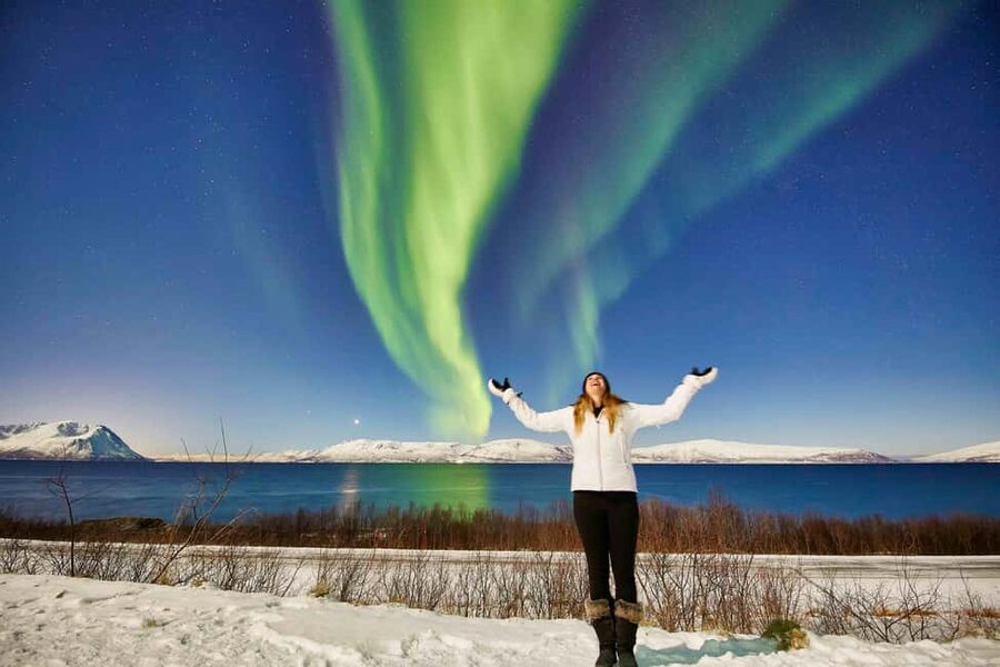 Tromsø: Aurora Crystal Lavvo Experience with Snowshoeing - Sleeping beneath the crystal ceiling