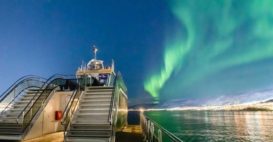 Tromsø: Aurora Dinner Cruise by Hybrid-Electric Catamaran - A quiet start beside Skarven Kro