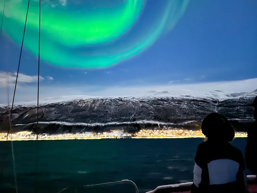 Tromso: Luxury Northern Lights Cruise with Hot Tub & Dinner - Hunting the aurora with Captain Kenneth