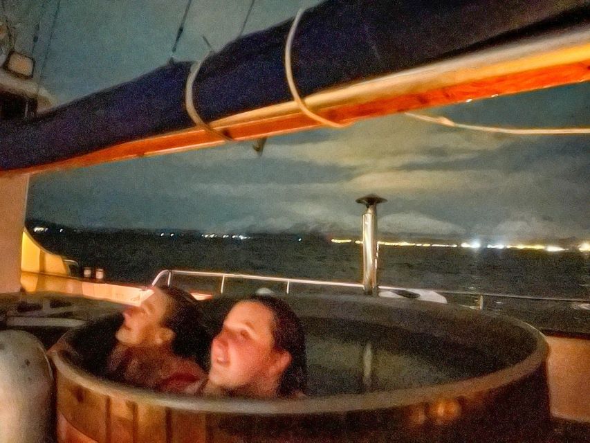 Tromso: Luxury Northern Lights Cruise with Hot Tub & Dinner - Who should choose this experience?