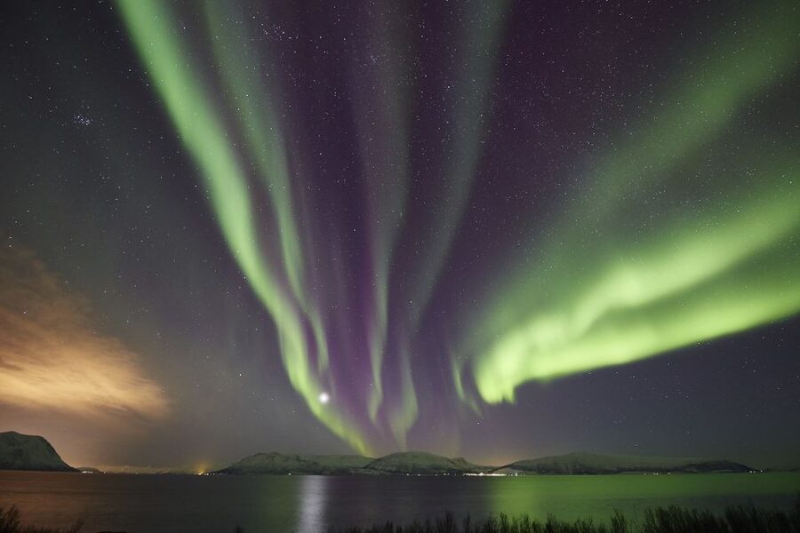 Tromso: Minivan Aurora Excursion with Pictures & Warm Suits - Key points at a glance