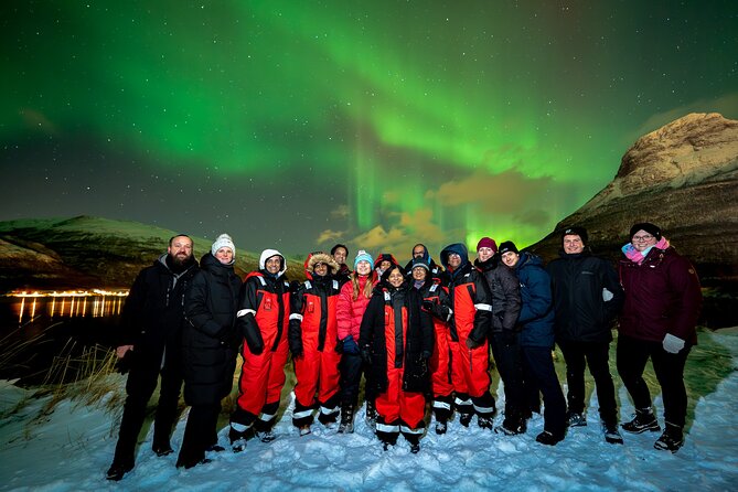 Tromsø: Northern Lights by Minibus - Free Photos and Warm Dinner - The people who make the night work