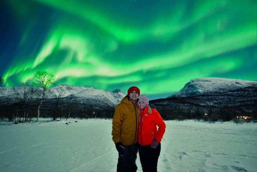 Tromsø: Northern Lights Chase in a Mercedes Benz with Photos - Why a moving Northern Lights chase works better than one fixed stop