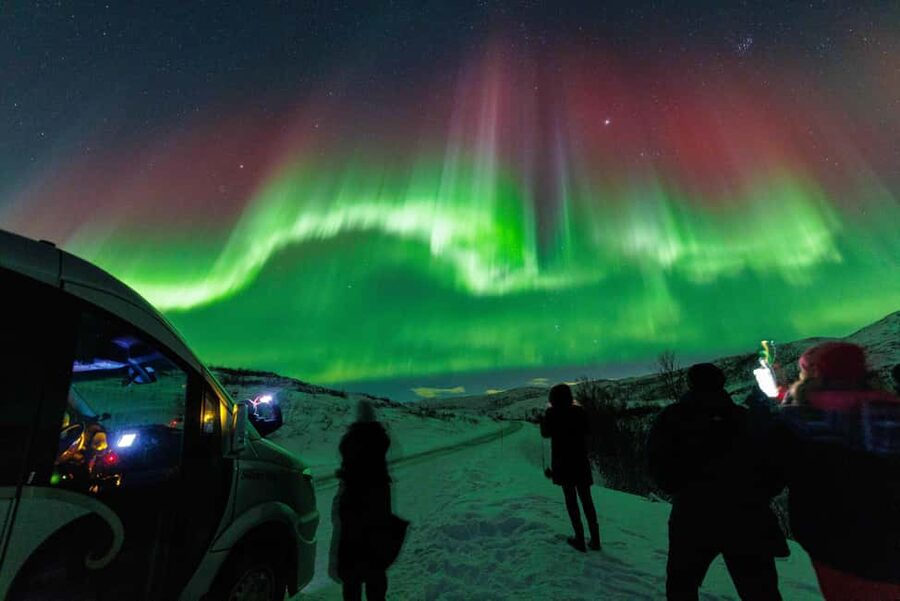 Tromsø: Northern Lights Chase in a Mercedes Benz with Photos - The guides make the difference