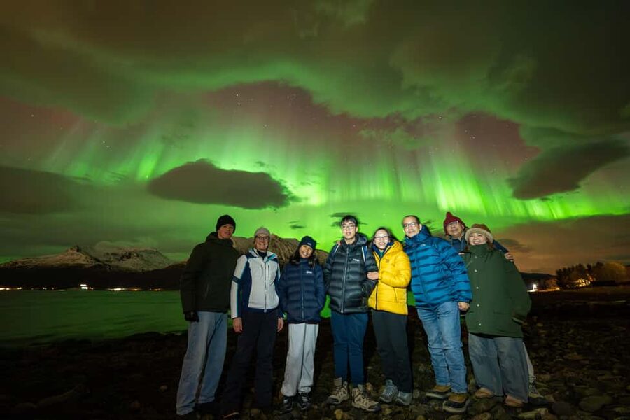 Tromsø: Northern Lights Chase, Local Guide, Foods & Pictures - The campfire is more than a snack break
