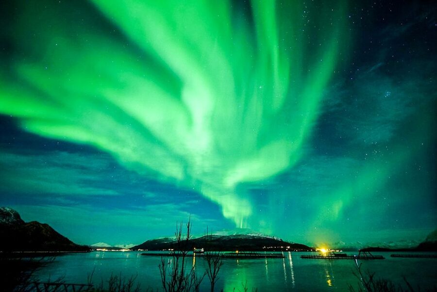 Tromsø: Northern Lights Chase with Photos and Bodysuits - Photography under the Northern Lights