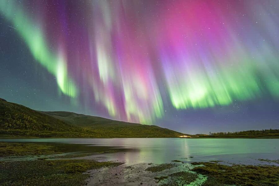 Tromsø: Northern Lights Hunt with Photos and Hot Food - The campfire meal in the Arctic dark
