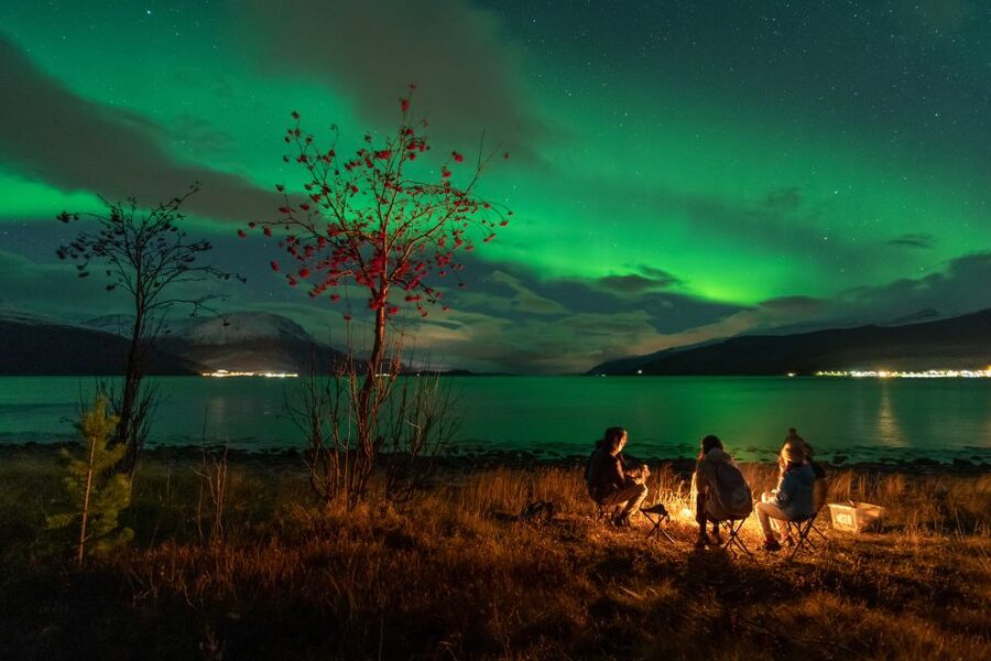Tromsø: Northern Lights Hunt with Photos and Hot Food - Meeting at Scandic Ishavshotel and getting on the road