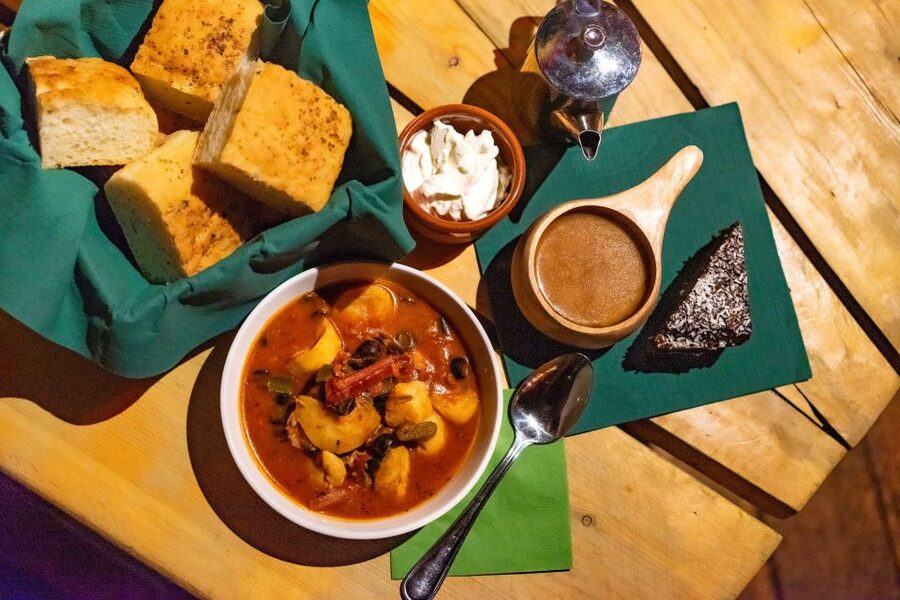 Tromsø: Northern Lights Husky Visit with Traditional Dinner - Should you book it?