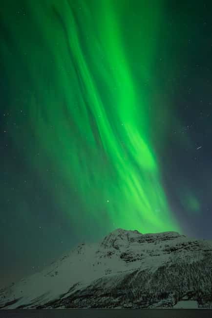 Tromsø: Northern Lights in a Minivan with Free Photos and a Hot Meal - Chasing a clear sky across Troms