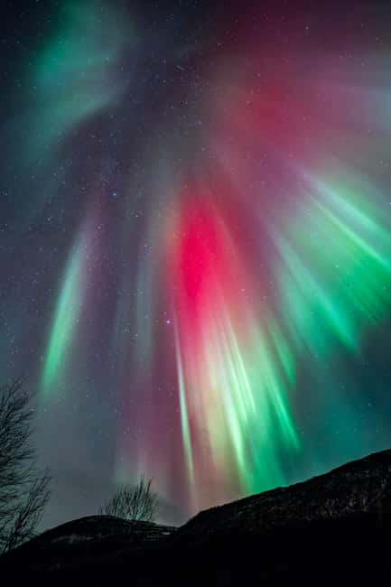 Tromsø: Northern Lights in a Minivan with Free Photos and a Hot Meal - Free portraits and useful camera help