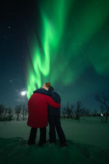 Tromsø: Northern Lights in a Minivan with Free Photos and a Hot Meal - Is $213 a fair price?