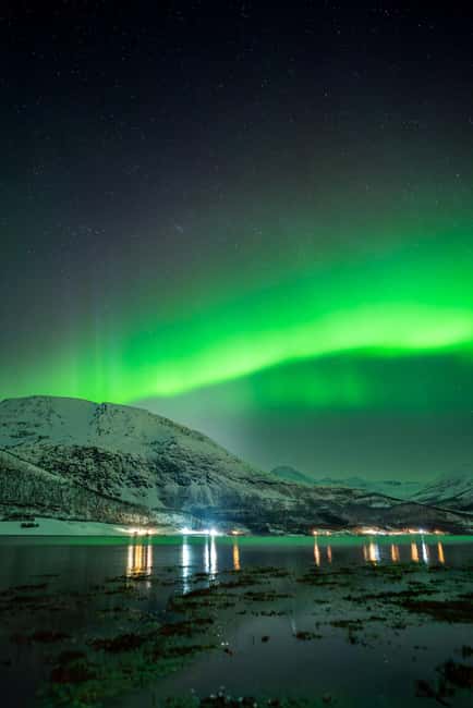 Tromsø: Northern Lights in a Minivan with Free Photos and a Hot Meal - Leaving Scandic Ishavshotel after dark