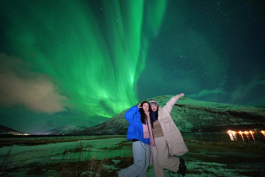 Tromso: Northern Lights Minibus Tour with Campfire - Why this is more than a fixed aurora viewpoint