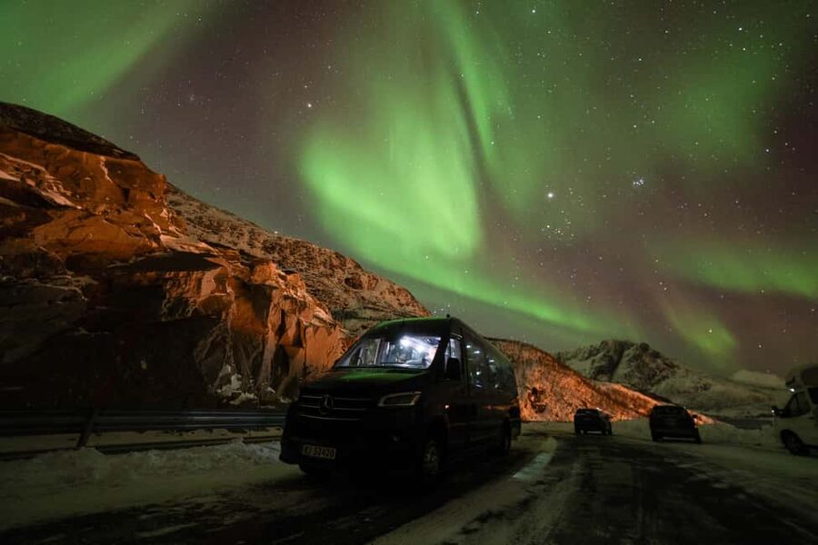 Tromsø: Northern Lights Minibus Tour with Local Experts - Why this Tromsø Aurora chase is different