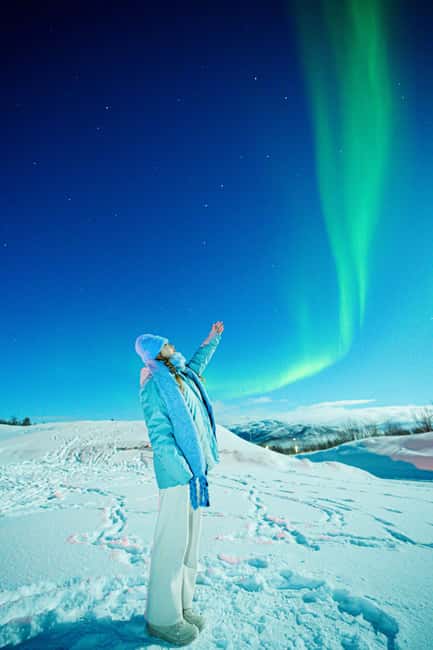 Tromsø: Northern Lights Pioneer Tour with Photos Included - What happens inside the Mercedes minibus