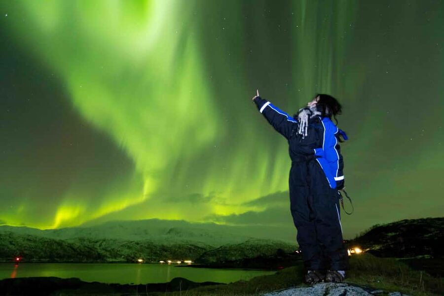Tromsø: Northern Lights Tour with Dinner and Native Guide - Tromsø’s Northern Lights chase begins at 18:00