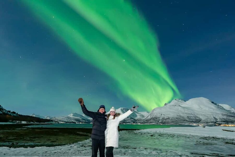 Tromsø: Northern Lights Tour with Photos, Hot Meal & Drinks - Booking details that matter in Tromsø