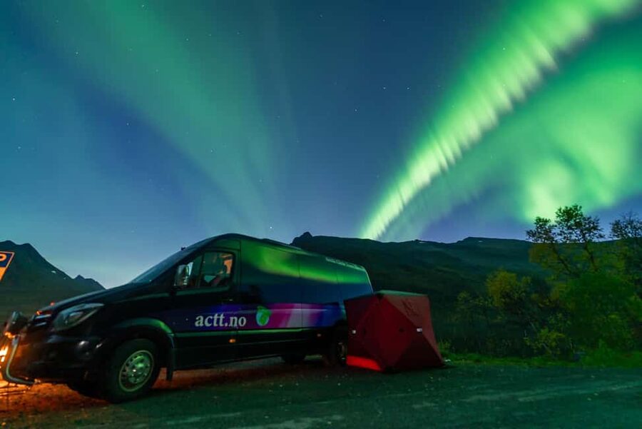 Tromsø: Northern Lights Tour with Photos, Hot Meal & Drinks - Portrait photography takes pressure off your own camera