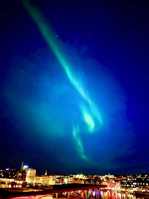 Tromsø: Northern Lights Tour with Photos & Snacks - Key points at a glance