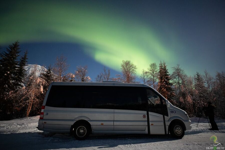 Tromsø: Northern Lights Trip with Campfire and Snacks - Waiting beside the campfire