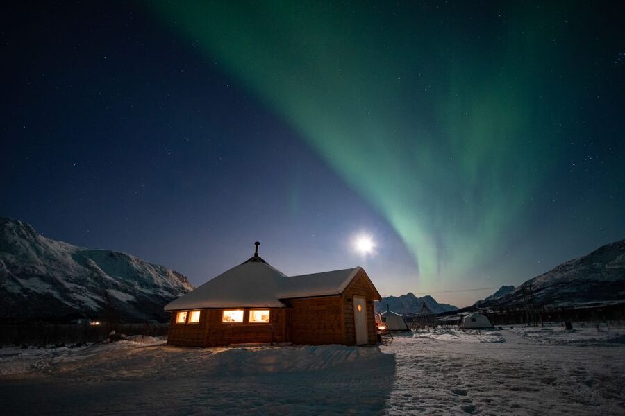 Tromsø: Reindeer Feeding & Chance of Northern Lights Viewing - Meeting the bus in central Tromsø
