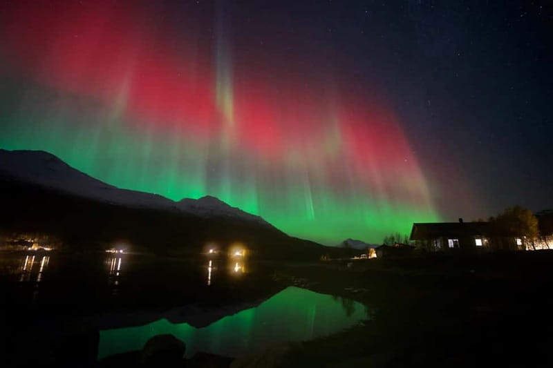 Tromsø: Small-Group Northern Lights Tour by Minibus - Chasing clear skies beyond Tromsø
