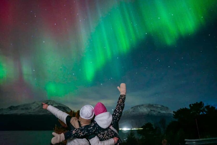 Tromsø: Unlimited Northern Lights Chase Across Borders - The photo service and what you actually receive