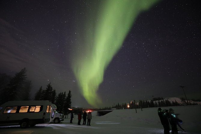 Yellowknife Tours - Aurora by bus - Prelude Lake Territorial Park: a spacious first stop