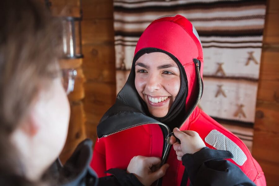 Ylläs: Northern Lights Ice-Floating Experience with Transfer - Campfire, hot berry juice, and the return to warmth