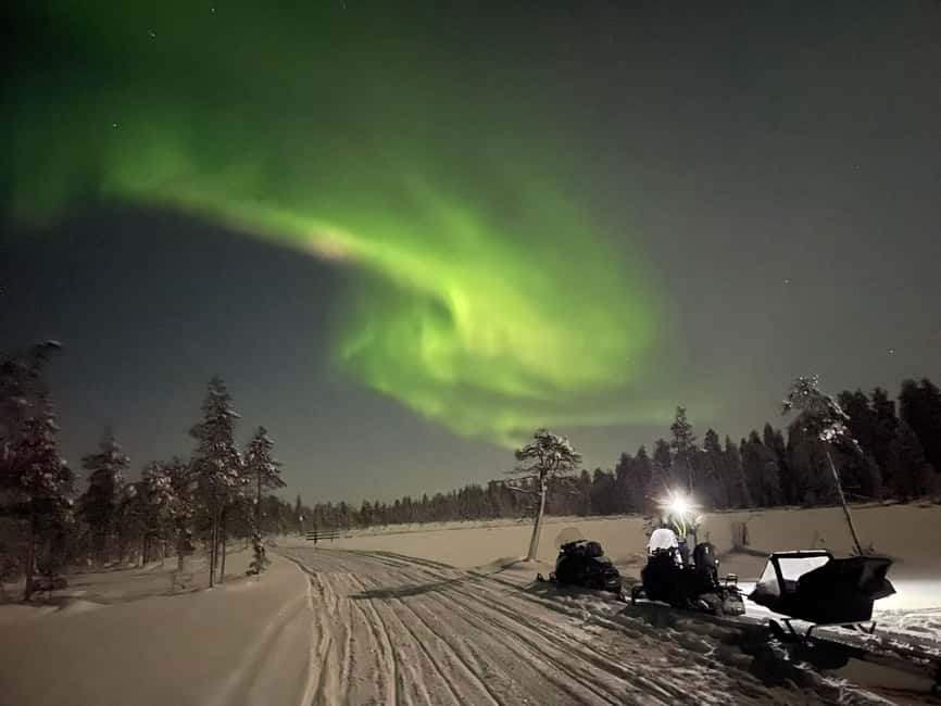 Ylläs: Northern Lights Snowmobile Safari with Transfers - Setting out from Ylläs after dark